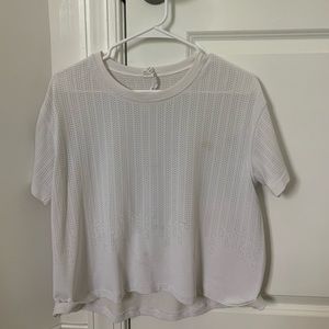 Lululemon train to be cropped tee in white
